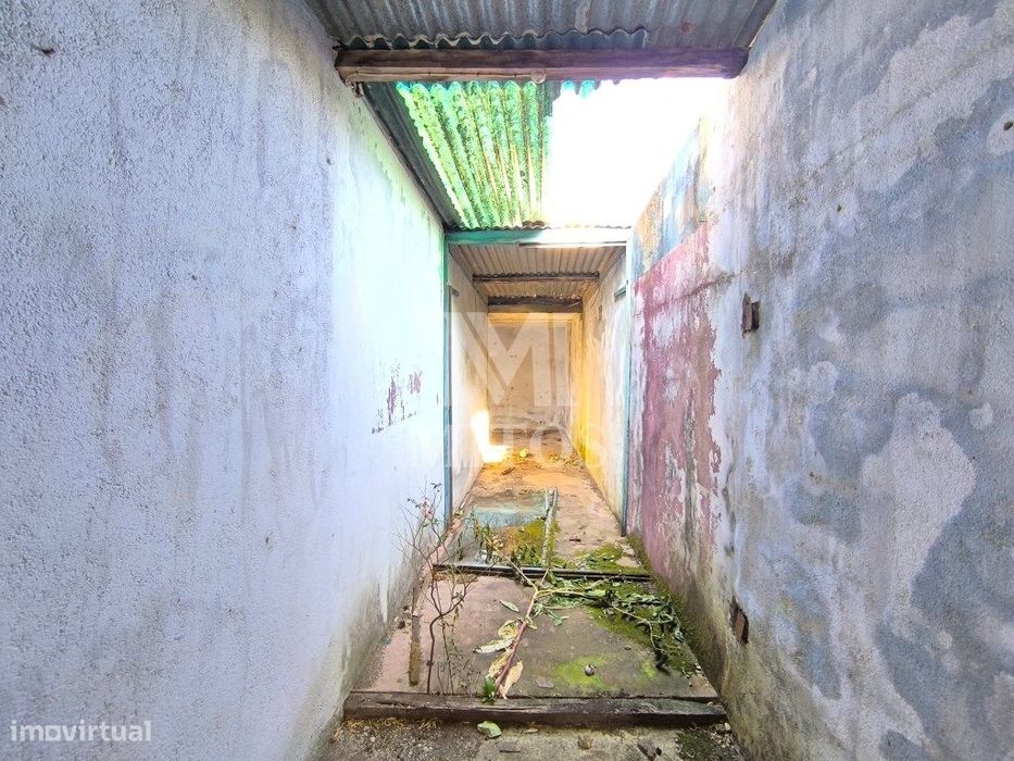 Moradia térrea para restaurar em zona privilegiada de Barroselas