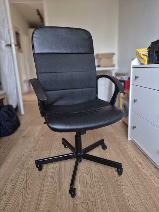 Krzesło biurowe IKEA Renberget – stan idealny, nowe silikonowe kółka