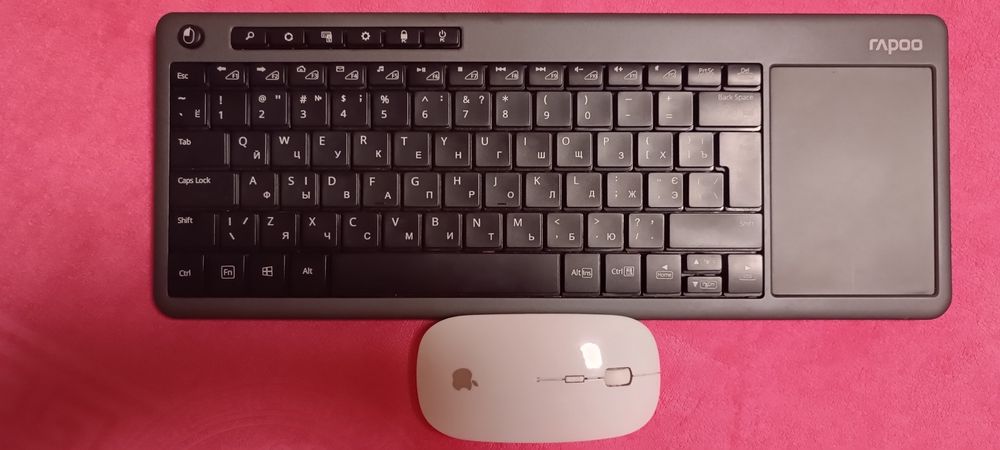 мышка Аpple;  клавиатура