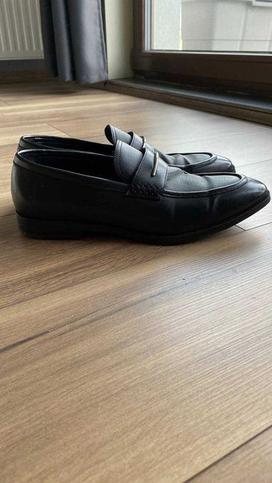 Sprzedam buty typu "loafers" marki Zara