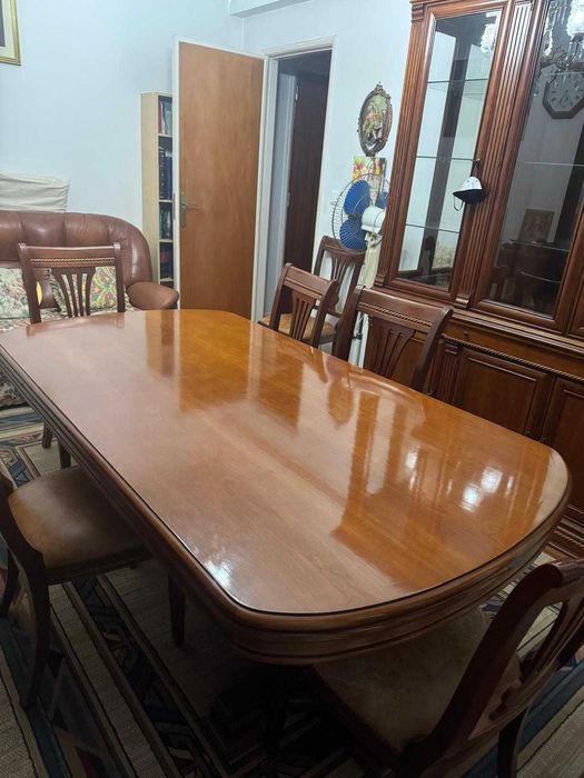 venda  de móveis em ótimo estado mesa , cadeiras e 2 estantes