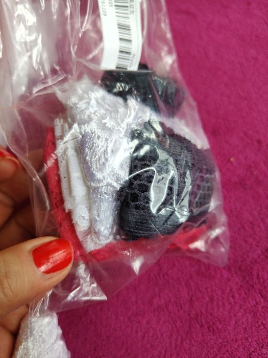 Koronki różne pasmanteria.