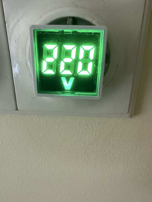 Цифровий індікатор напруги в мережі. Вольтметр 220v.