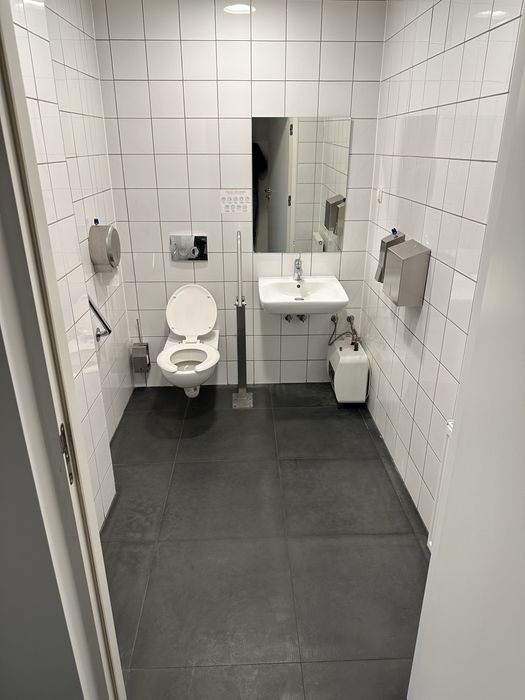Lokal uslugowo-handlowy do wynajęcia - 05-660 Warka