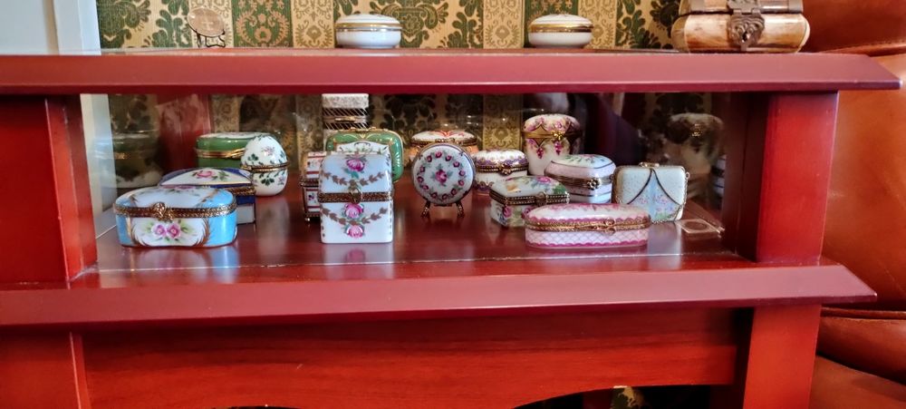 Coleção de caixas de porcelana em miniaturas