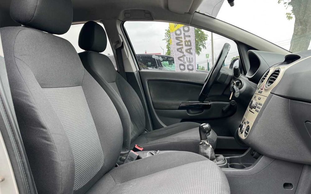 Opel Corsa 2009 року