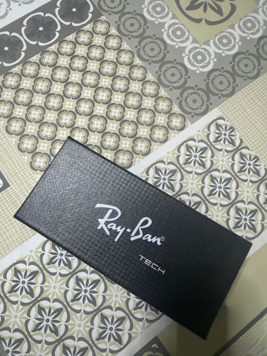 Óculos Rayban praticamente novos com caixa
