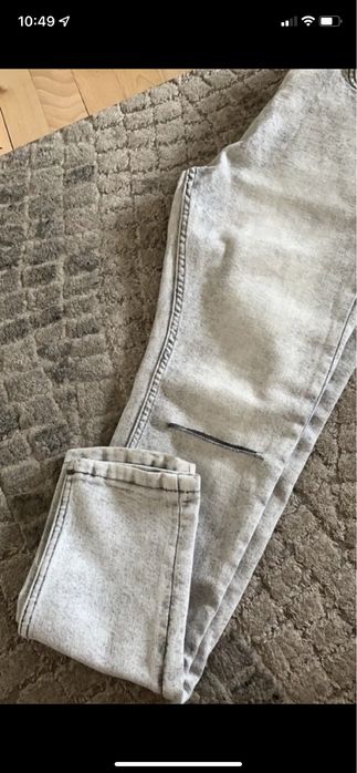 Szare popielate spodnie rozcięcia na kolanach Bershka r. 42