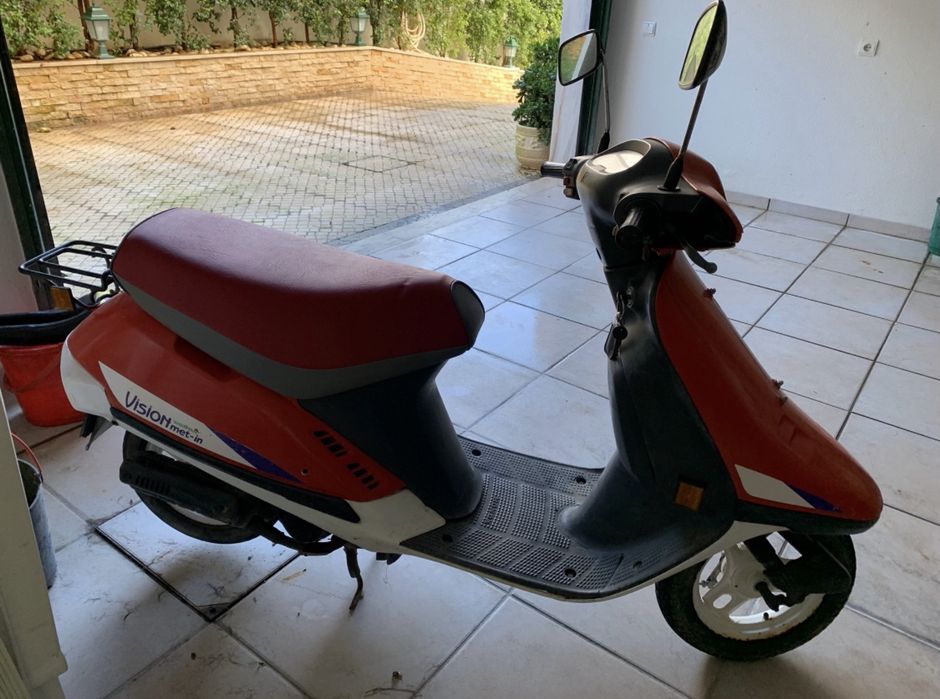 Honda Vision 50 Clássica – 1995 | Económica e Fiável