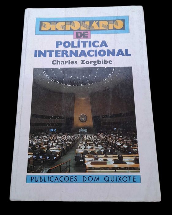 Dicionário de Política Internacional, de Charles Zorgbibe