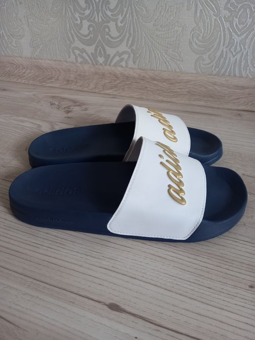 Продам шлепанцы Adidas