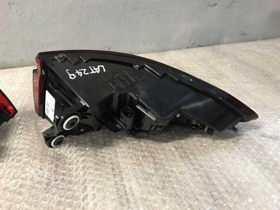 Audi A8 D5 4N Ліхтарі задні