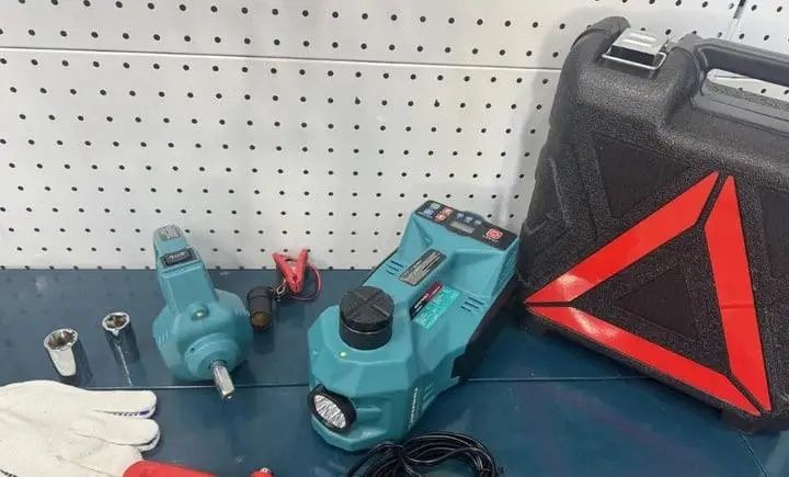 Автомобильный набор Чехия 3в1 Домкрат Фонарь Гайковерт Кабель Насадки