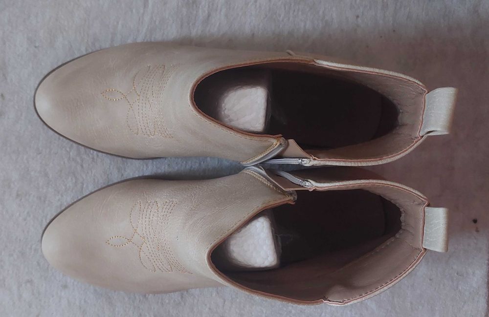 Botins bege novos 37
