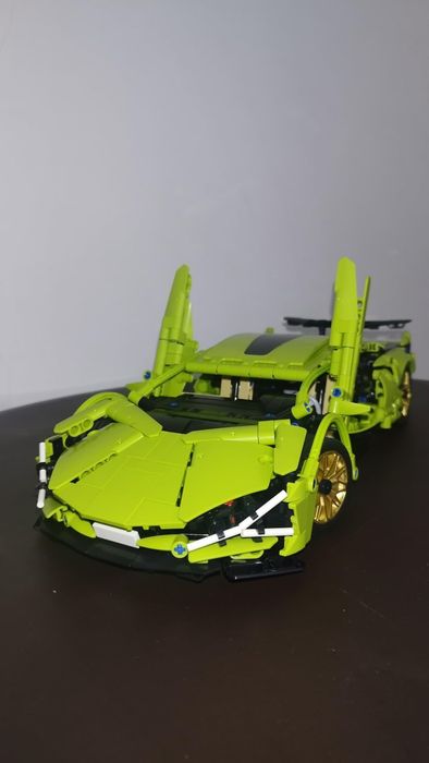 Конструктор 1299 деталей "Lamborghini Sian Green".