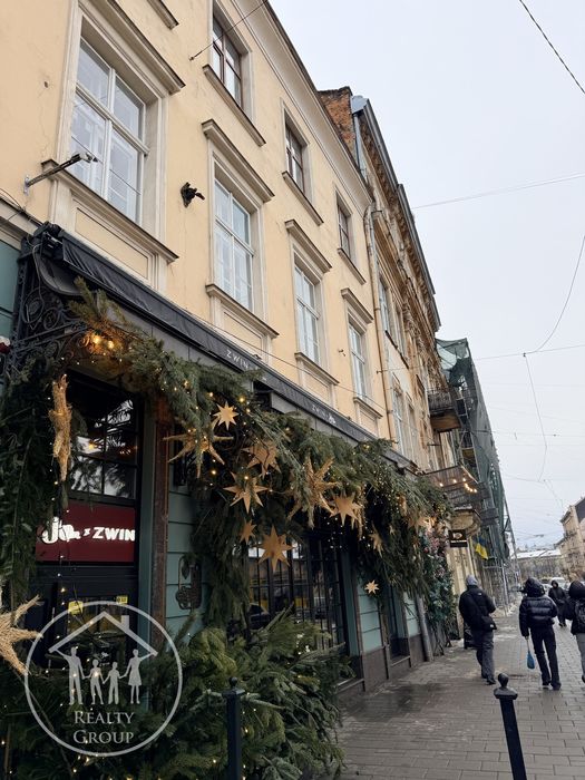 Центр, унікальний вид з вікна, фасадні вікна