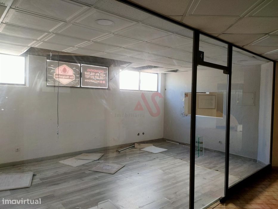 Loja de 24,40 m² no Edifício Varandas do Mar em Albufeira