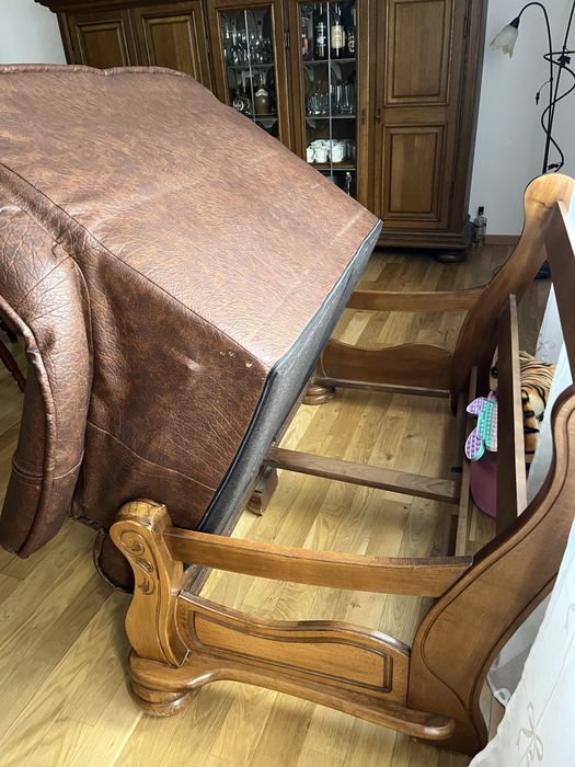 Sofa   dwuosobowa.