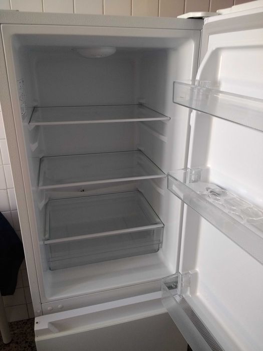 Frigorífico Kunft á venda .