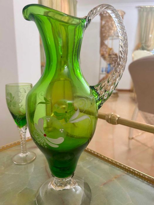 Conjunto copos e jarra verde