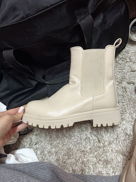 Продам Ботфорти бежеві(тілесні) 38 розмір