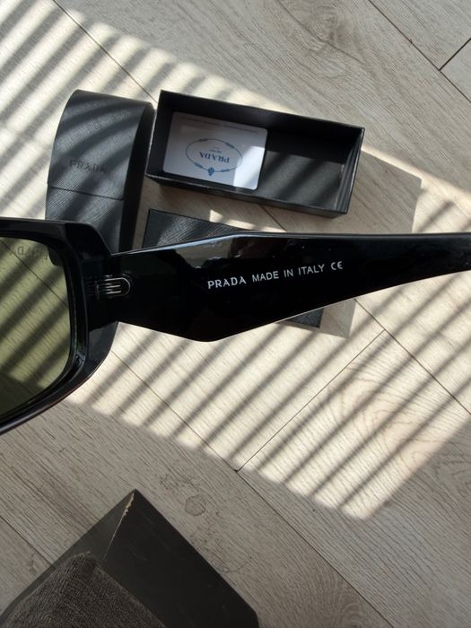 Óculos de Sol Prada Milano Pretos com Caixa