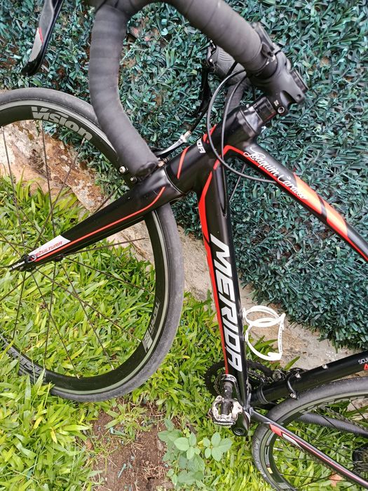 Vendo bicicleta de estrada como nova cabos interiores 11 bolcidades está Nova