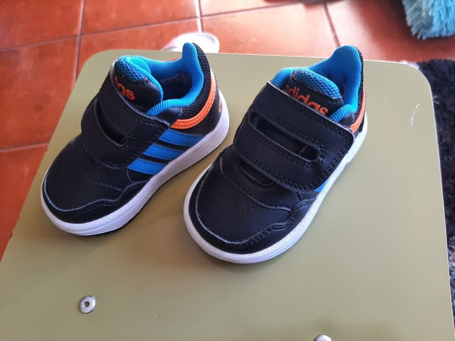 Tenis adidas menino