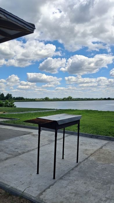 Нова локація подобово біля води (Осокорки, межі Києва). Є SUP-дошки, човен.