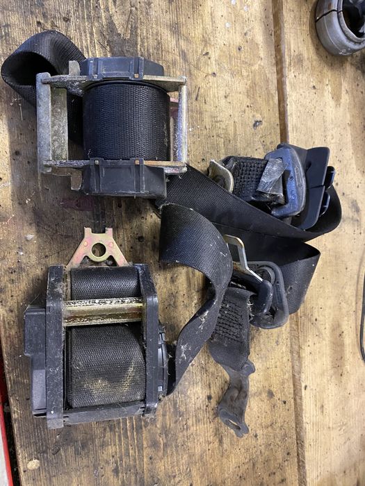 Bmw e30 pasy bezpieczeństwa przód przednie
