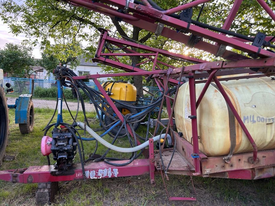 Продам причіпний обприскувач HARDI
