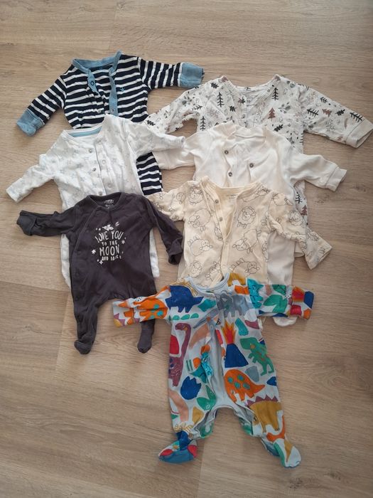 Подарую безкоштовно дитячий одяг для новонароджених