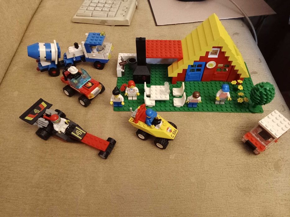 LEGO town domek żółty plus 5 pojazdów 7 ludzików LEGO stare