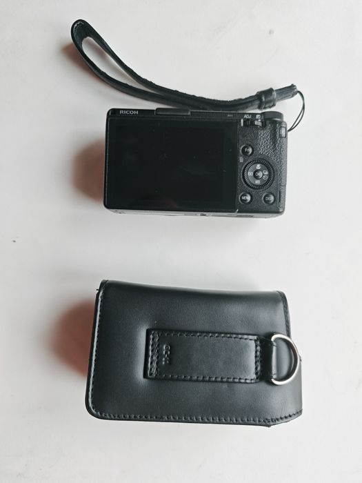 Ricoh GR IIIx + bolsa em couro