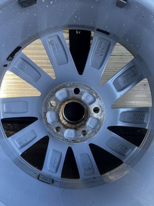 REZERWACJA Alufelgi 17’ Skoda OE z oponami letnimi Pirelli 225/45/R17