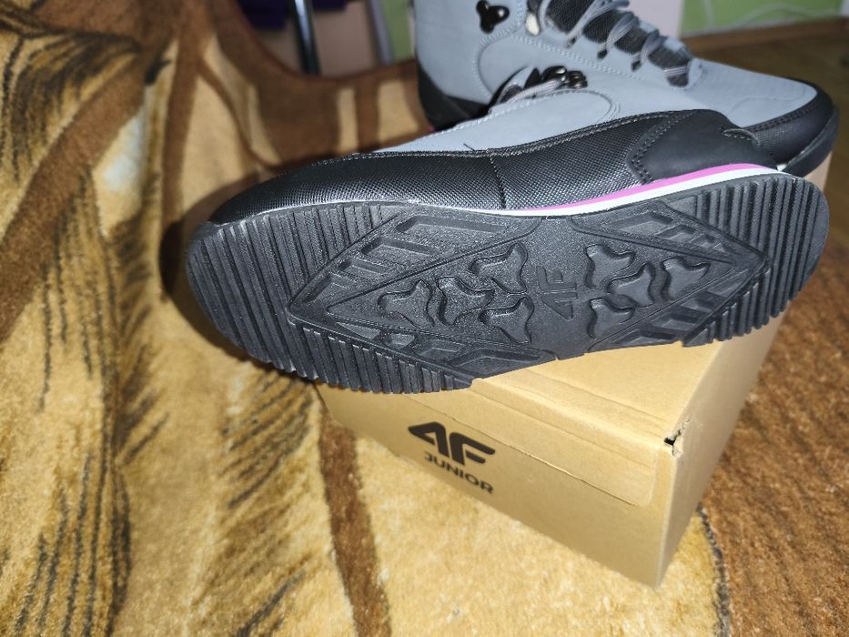 4F buty zimowe dziewczęce 35