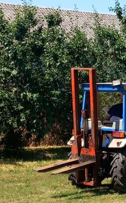 Widłak. Paleciak. Maszt na tyłl ciągnika