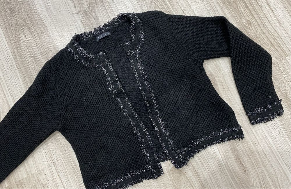 Czarny krótki sweterek w stylu Chanel Xs Mohito