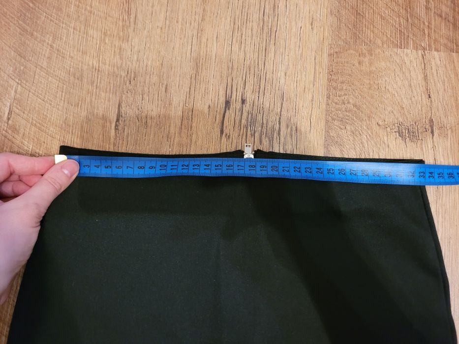 Чорна стрейчева спідниця олівець