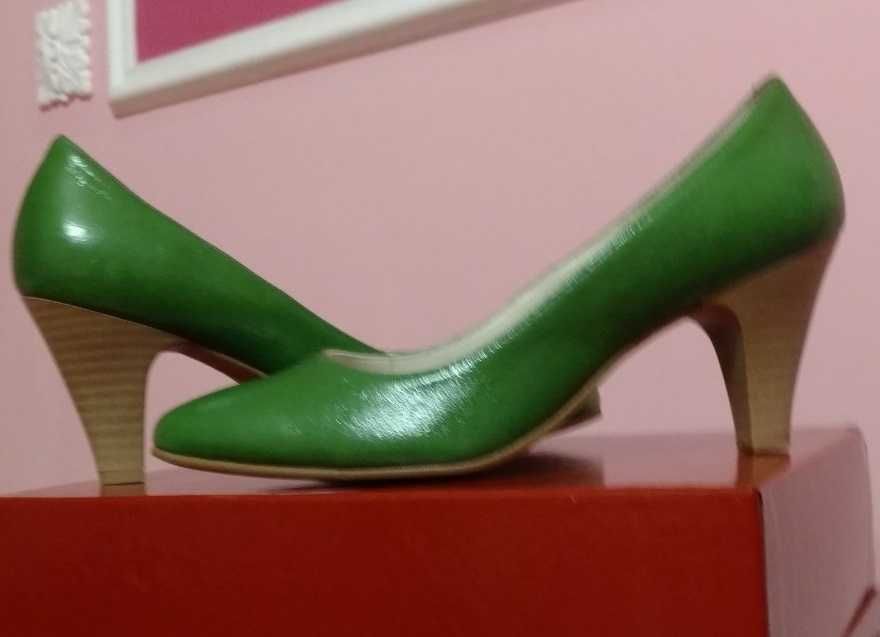 Туфлі - зелений човник
"Alpina"