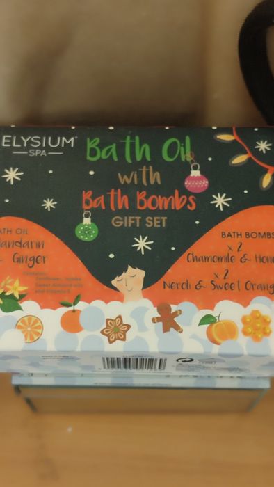 подарунковий набір Elysium Spa Bath Oil with Bath Bombs Gift Set