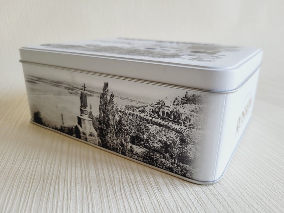 Подарункова металева коробка