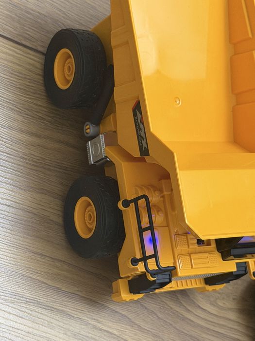 Самоскид на радіокеруванні