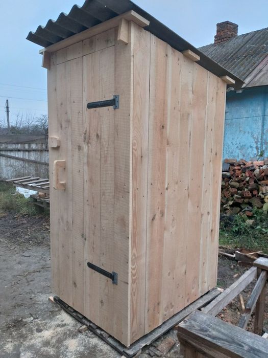 Продам дерев'яний туалет