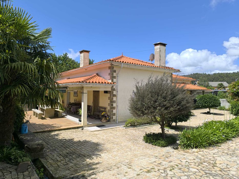 Quintinha com 2 casas, piscina e 3.000m² – mais de 40 árvores de fruto | ideal para viver ou investir (AL/Airbnb)