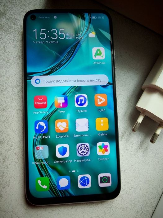 Продам Huawei p40 lite.