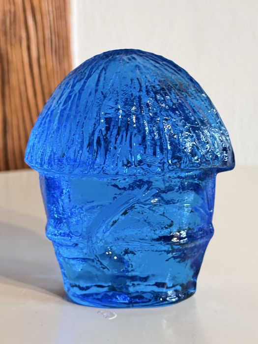 Niebieska szklana figurka troll Bergdala Szwecja vintage