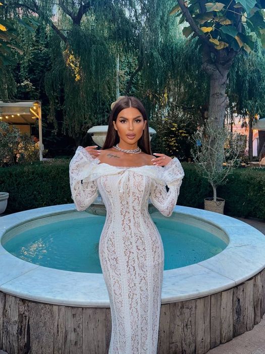 Довга  гіпюрова сукня з відкритими плечима, плаття по фігурі з гіпюру