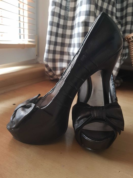 Szpilki na koturnie firmy Nine West rozmiar 39.