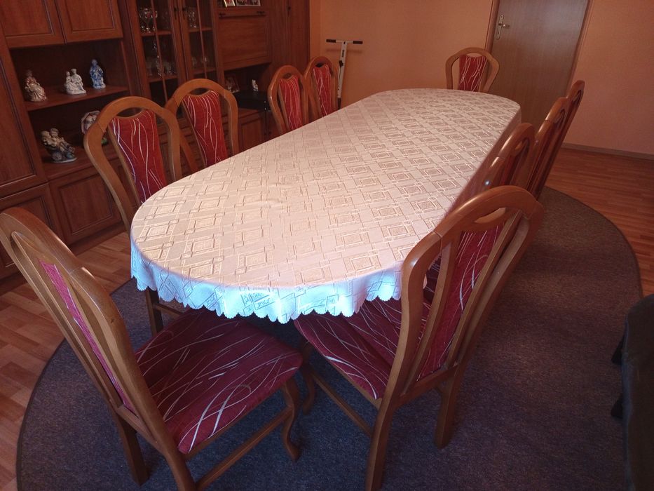 Stół z krzesłami duży